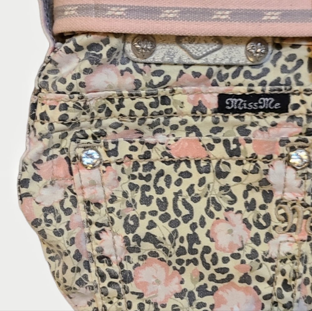 Miss Me Reversible Handbag - Picture 3 of 6